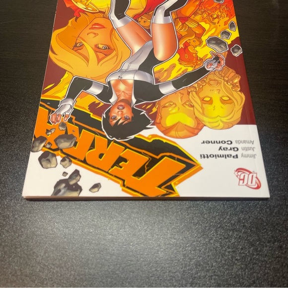 Terra Graphic Novel DC Comics 2009 First Printing Jimmy Palmiotti TPB OOP - Picture 6 of 8